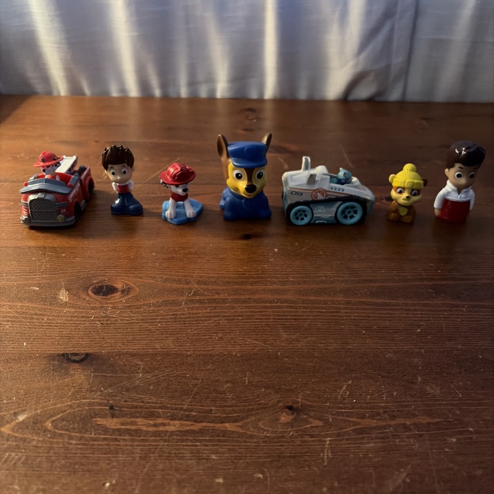 LOT OF 7 PAW PATROL FIGURINES‎ VEHICLES TOYS